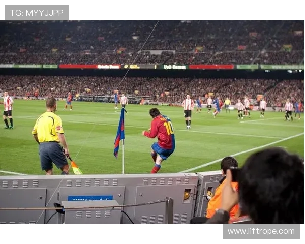 夜访诺坎普，梅西迈出重返巴萨的第一步？